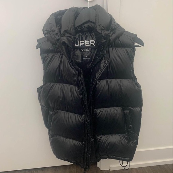 Aritzia Jackets & Blazers - Aritzia Puffer Vest